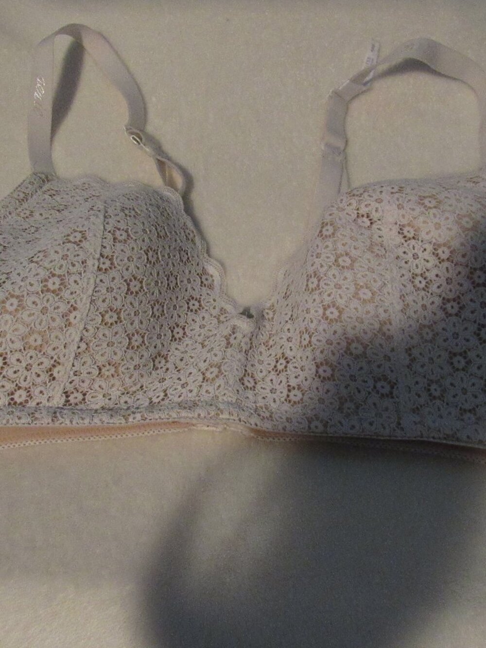Aerie White/Beige Wireless Lace Bra Size 40D USED